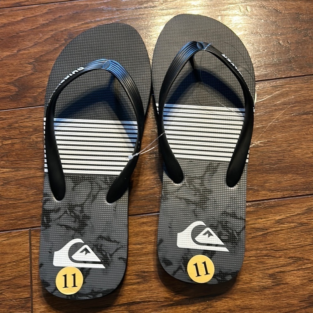 Quicksilver Mens Flip Flops Gray Black Java Smocked Wave NWT - Picture 3 of 8